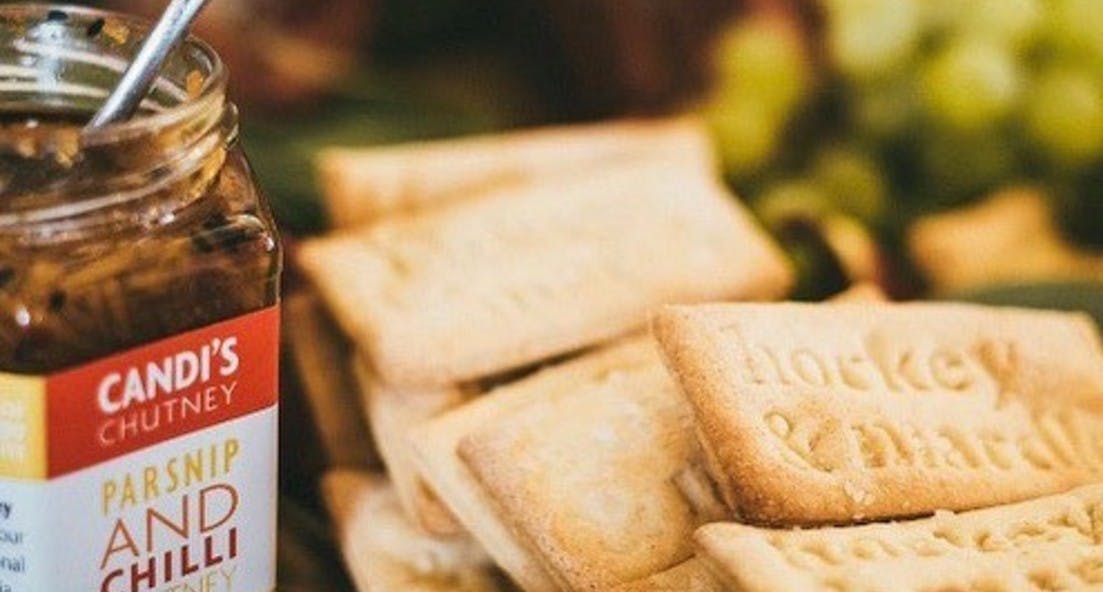 horkey & mardle crackers, chutney.